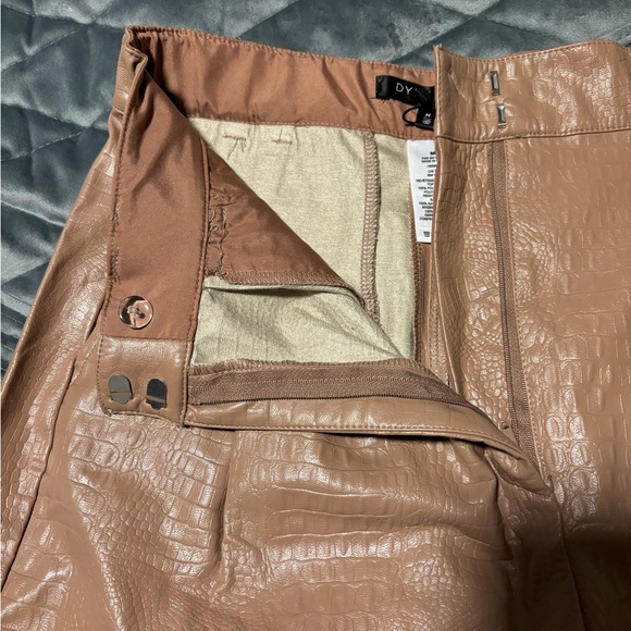 Dynamite Faux Crocodile Skin Short, Medium, Irish Cream Beige - Picture 6 of 10